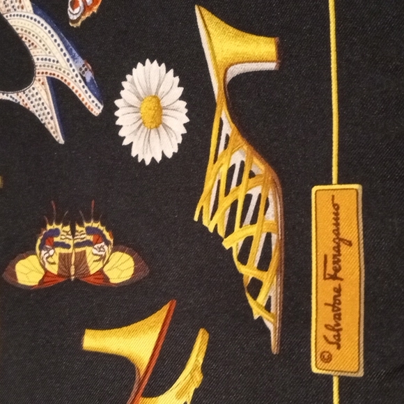 AUTHENTIC SALVATORE FERRAGAMO SCARF - Picture 3 of 12